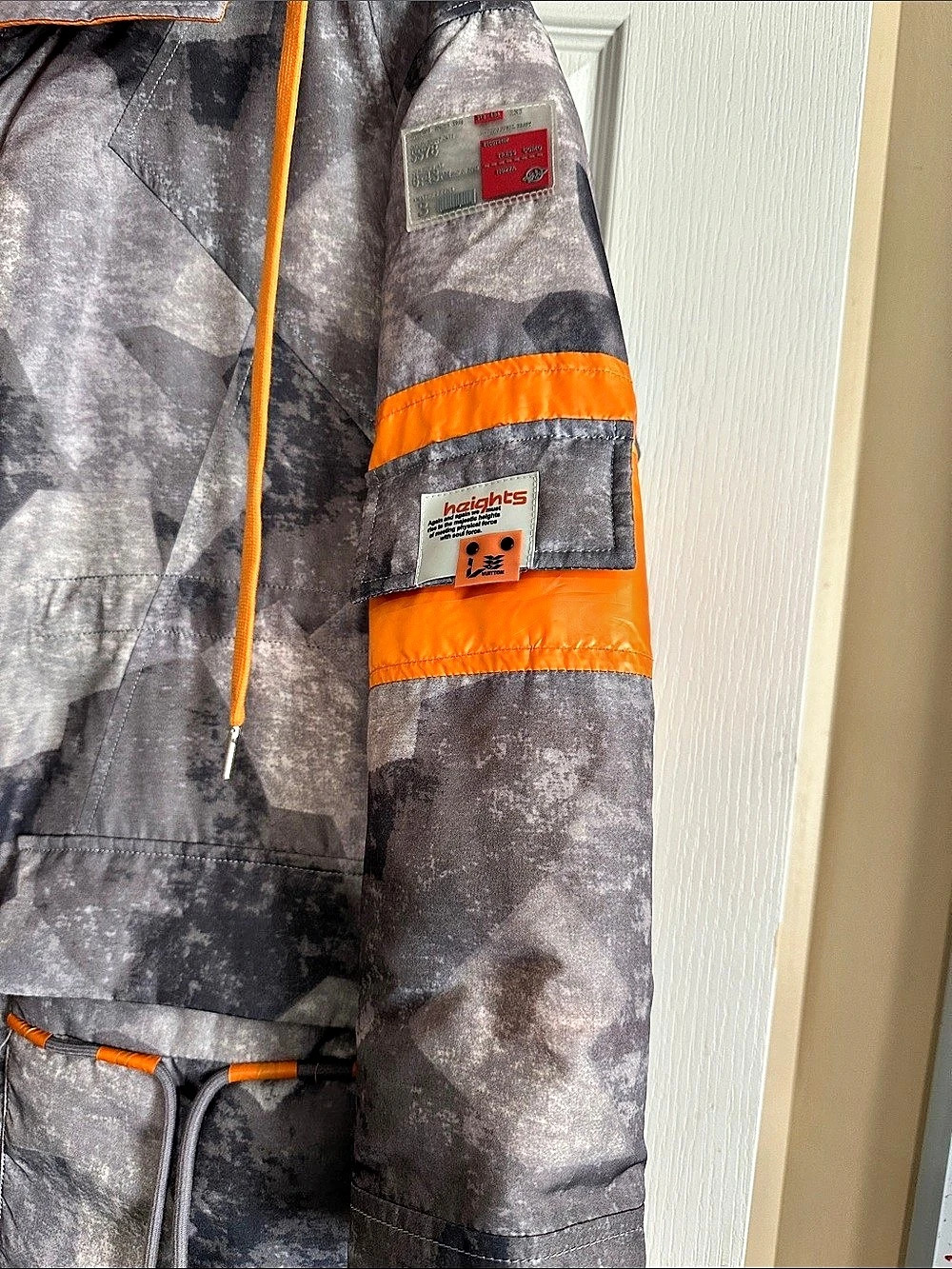 Unisex ZIAI puffer jacket Geometric in Gray & Orange Size Medium NWOT - Picture 2 of 14